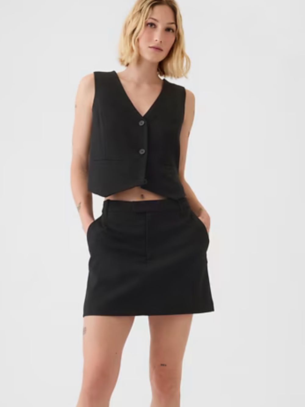 NWT Gap Mini Skirt (black)